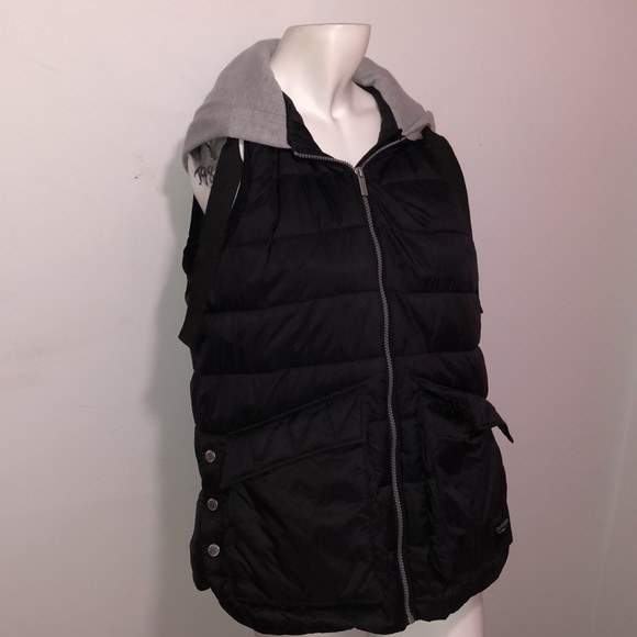 CALVIN KLEIN VEST - Picture 2 of 10